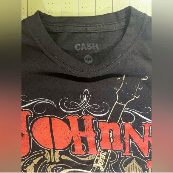 Johnny Cash Man in Black guitar T-shirt women’s size small - Picture 4 of 5